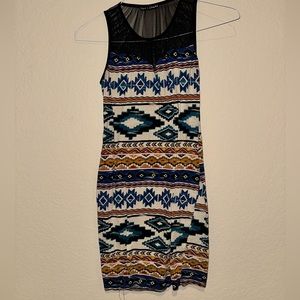 Medium-size stretchy dress with patterns.